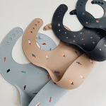 Babete ou Bib de Silicone Mushie | Black Numbers - Image 4