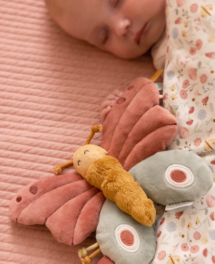 Boneco Borboleta Lily Pequena | Flowers & Butterflies - Image 2