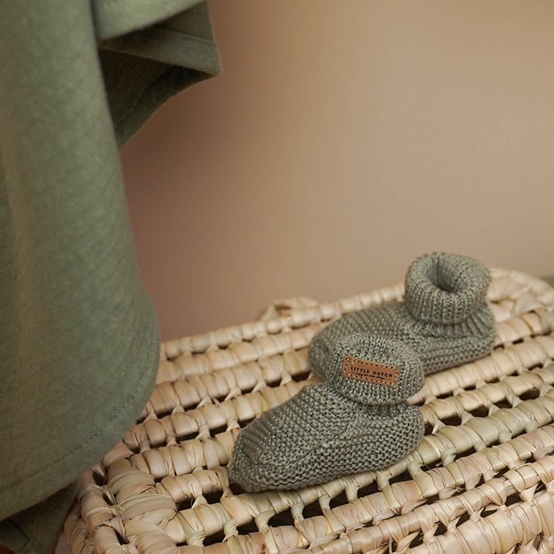 Botinhas de Bebé em Malha Olive - EhGoom