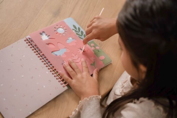 Livro de Raspar e Desenhar - Rosa & Amigos - Image 5