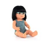 Boneca Asiática com Óculos e Macacão Chumbo 38cm