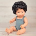 Boneca Morena com Caracóis e Macacão Chumbo 38cm - Image 3
