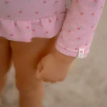 Fato de Banho de Manga Comprida com Folhos – Sunny Flowers Blush Pink - Image 4