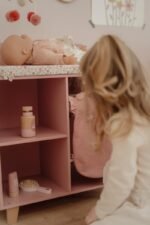 Muda-Fraldas de Brincar em Madeira - Image 2