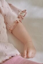 T-Shirt de Manga Curta | Pink Fairy Flowers - Image 7