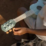 Guitarra de Madeira | Verde | Safari Friends - Image 8
